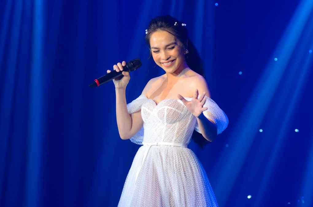 hế nhưng, khi sự nghiệp đang thăng hoa, Hiền Thục bất ngờ kết hôn với nghệ sĩ đánh trống Tuấn Thăng.