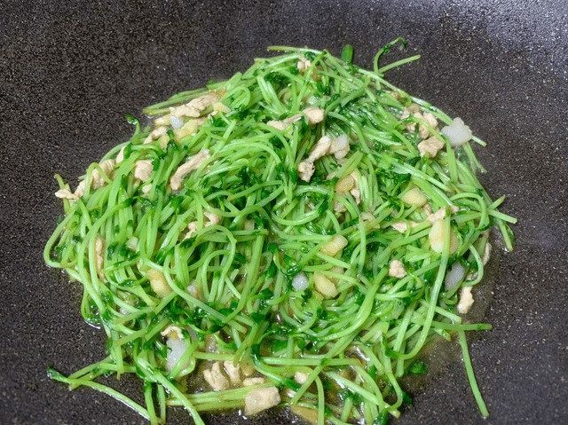 Bí quyết chế biến món mầm đậu Hà Lan xào thịt giòn ngọt - Hình 5 Bi quyet che bien mon mam dau Ha Lan xao thit gion ngot-Hinh-5