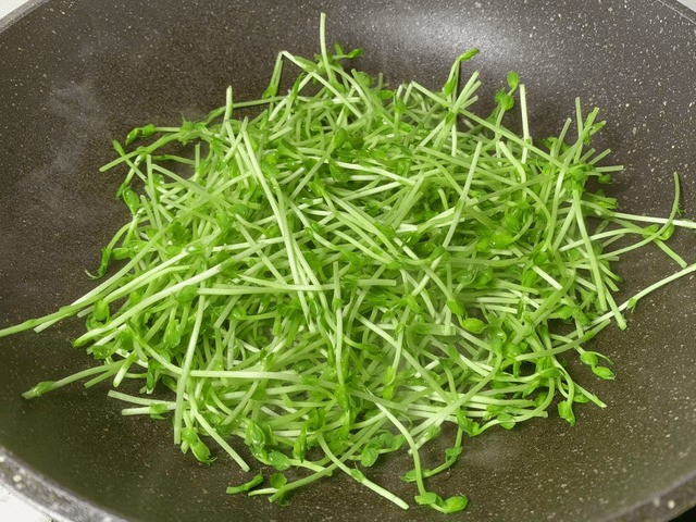 Bí quyết chế biến món mầm đậu Hà Lan xào thịt giòn ngọt - Hình 4 Bi quyet che bien mon mam dau Ha Lan xao thit gion ngot-Hinh-4