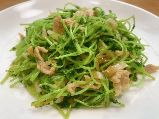 Bí quyết chế biến món mầm đậu Hà Lan xào thịt giòn ngọt Bi quyet che bien mon mam dau Ha Lan xao thit gion ngot