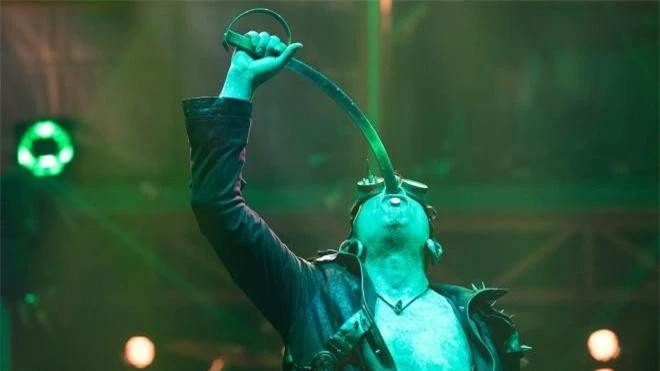 Ly giai thu thuat man nuot kiem duoi goc nhin khoa hoc