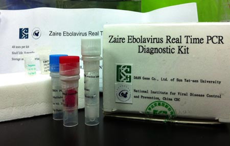 Bộ dụng cụ cầm tay phát hiện nhanh vi rút Ebola.