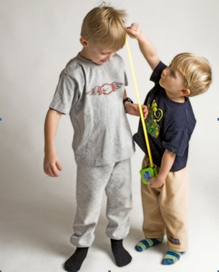 Tăng cơ hội phát triển chiều cao: Để cải thiện chiều cao cho trẻ bạn cho con uống một ly sữa trước khi đi ngủ khoảng 2 giờ. Việc uống một ly sữa vào thời điểm này tương đương với việc trẻ sẽ nhận được khoảng 300g canxi. Trong khi đó canxi lại là dưỡng chất có giá trị nhất cho quá trình tăng trưởng của xương phát triển, chúng giúp trẻ ngày một cao lớn và thông minh hơn.