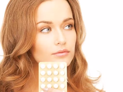 Uống thuốc tránh thai là không bao giờ dính bầu? Không có biện pháp tránh thai nào là hoàn hảo. Nếu đã chọn uống thuốc hàng ngày là biện pháp tránh thai thường xuyên thì bạn cần biết, một số loại thuốc hay thực phẩm bổ sung sẽ khiến hiệu quả của thuốc bị ảnh hưởng ít nhiều, ví dụ như: kháng sinh rifampin, kháng nấm griseofulvin...