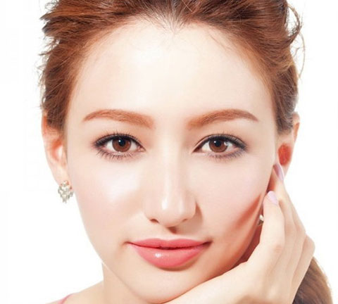 Xóa thâm xẹo trên da. Hãy sử dụng nước ép gừng tươi, dùng bông sạch thấm ướt và thoa lên vùng da bị sẹo thâm hàng ngày, đơn giản hơn bạn cũng có thể thái gừng tươi thành từng lát mỏng rồi đắp lên vùng da bị sẹo thâm liên tục trong 10-15 ngày bạn sẽ thấy ngay sự thay đổi rất rõ rệt đấy, những vết sẹp thâm hoàn toàn biến mất, trả lại cho bạn vẻ đẹp hồng hào, tươi sáng của làn da.