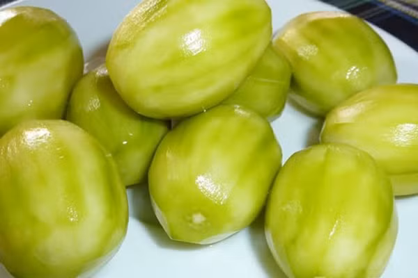 Ngoài ra, quả cóc còn có nhiều tác dụng tuyệt vời khác như kích thích tiêu hóa, giúp ăn ngon miệng. Với vị chua, chất xơ và protein có trong quả cóc không chỉ là một lại trái cây có giá trị về mặt dinh dưỡng. Nhờ vậy, quả cóc có khả năng kích thích tiêu hóa, làm sinh tân dịch, giúp ăn ngon miệng hơn.