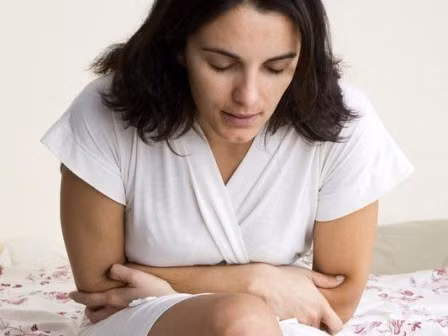 Sau khi phá thai, bạn sẽ cảm thấy bụng mình phình to như một mớ hỗn độn. Tình trạng này sẽ mất đi sau một thời gian.