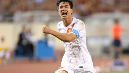 Niềm vui vô bờ bến của Công Phượng khi ghi bàn mang về chiến thắng cho đội nhà. Ảnh: Như Ý.