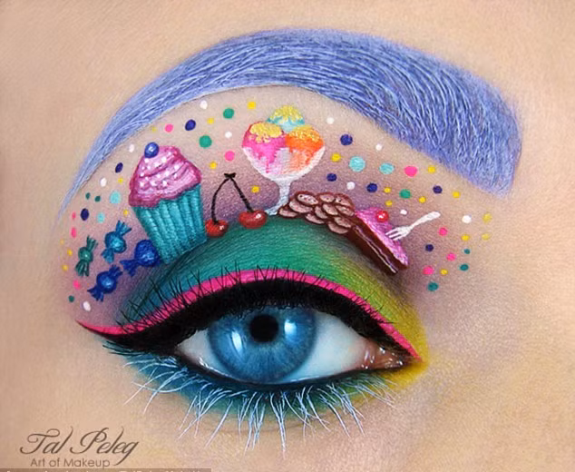 Thế giới trẻ thơ tràn đầy bánh và kem màu sắc được vẽ trên mi mắt.