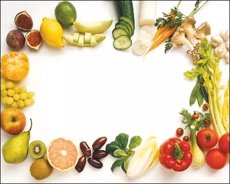 Bên cạnh đó vitamin là chất không thể thiếu trong bữa ăn hàng ngày của các mẹ bầu: vitamin A giúp mẹ bầu có sức đề kháng tốt, tốt cho sự phát triển của thai nhi; vitamin B giúp cho sự phát triển của cả mẹ và con, đồng thời giúp mẹ bầu bài tiết sữa tốt sau sinh nở; cung cấp vitamin C đầy đủ có thể phòng chống bệnh thiếu máu; vitamin D giúp cơ thể mẹ bầu hấp thu canxi và các khoáng chất tốt hơn...