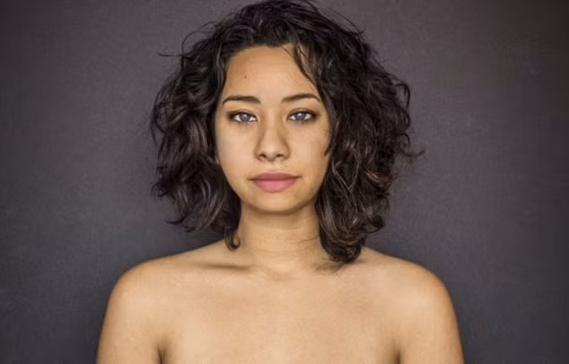 Montenegro: Môi hồng dày, rộng, đôi mắt xanh hình quả hạnh, lông mày dày hơn và hàm nhỏ hơn làm cho Priscilla trông giống như một người phụ nữ hoàn toàn khác.