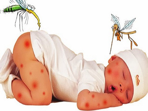 Để tránh biến chứng nặng, phụ huynh nên theo dõi trẻ cẩn thận, nếu sau hai ngày trẻ vẫn sốt phải cho trẻ đi khám bệnh ngay. Đặc biệt chú ý trẻ có một trong những dấu hiệu sau: (1) trẻ mệt, lừ đừ; (2) đau bụng, nôn ói nhiều; (3) có dấu hiệu chảy máu bất kỳ lúc nào như ói ra máu, chảy máu mũi, tiêu phân đen, đó là những dấu hiệu nguy hiểm, cần nhập viện ngay.