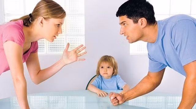 So sánh con mình với con người khác. Mỗi đứa trẻ với sự quy định của gen di truyền, thể trạng, khả năng hấp thụ khác nhau sẽ có số cân nặng nhất định, không phải các trẻ bằng nhau là có cân nặng như nhau. Nhưng các bà mẹ khi đi ra ngoài thường chột dạ, ủ ê khi thấy con người ta mập mạp, cao lớn hơn.