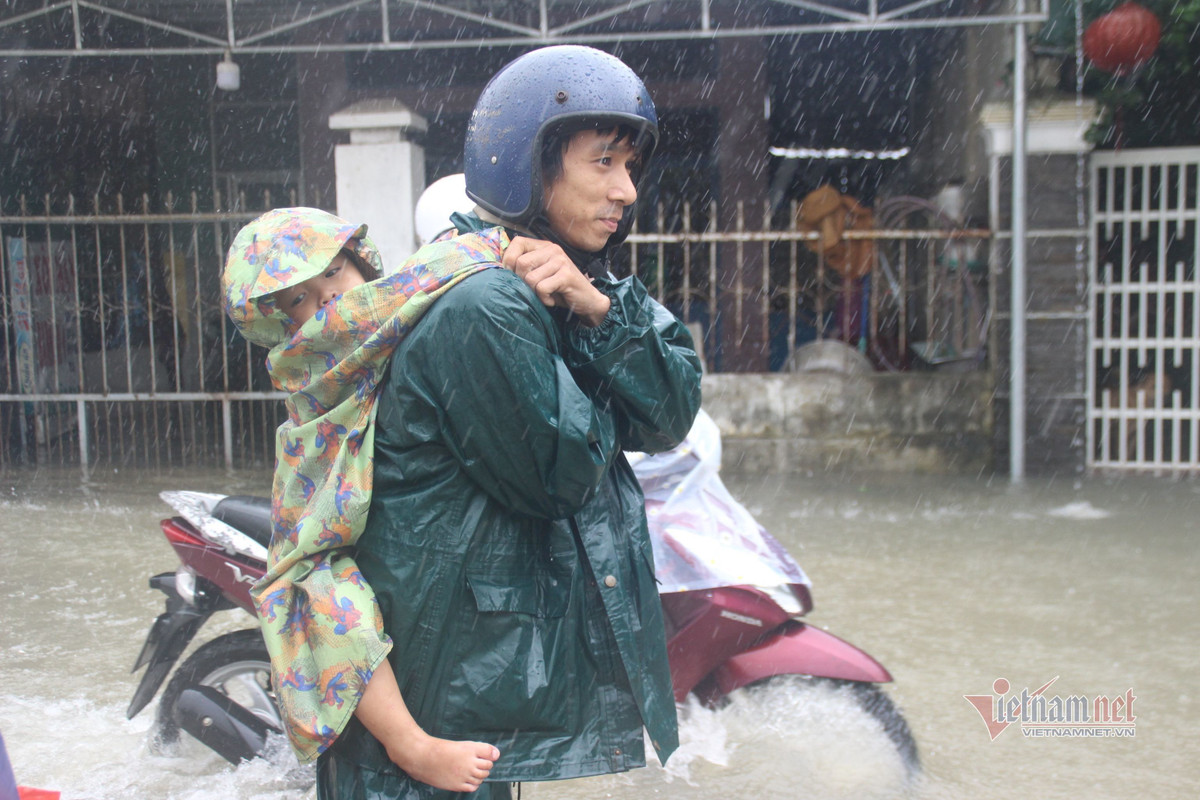 Du bao thoi tiet 10/11: Mien Bac tiep tuc ret, Trung Bo mua lon