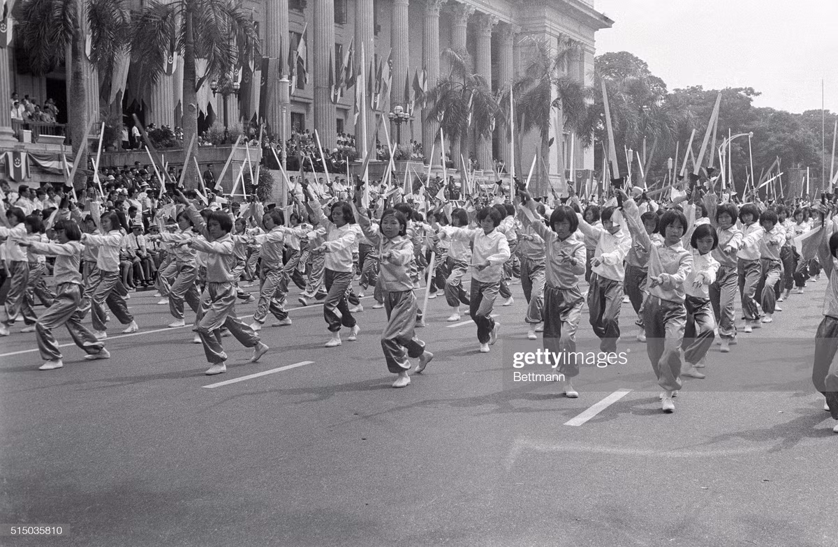 Hoạt động diễu hành với 25.000 người tham gia trước tòa thị chính trong lễ kỷ niệm 2 năm ngày độc lập của Singapore, 16/8/1967.