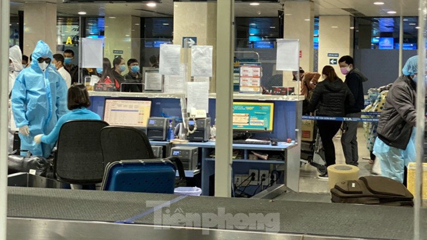 Được biết, tất cả nhóm nhân viên bốc xếp ở sân bay Tân Sơn Nhất sẽ được xét nghiệm kháng thể.