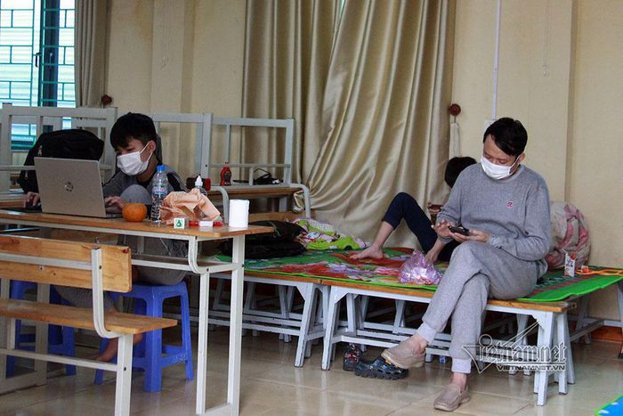 Cuoc song ben trong truong hoc la diem nong COVID-19 o Hai Duong-Hinh-2