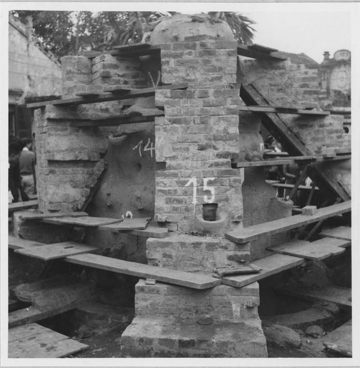 Khuôn tượng cao khoảng 4 mét. Đồng nóng chảy được đổ vào khuôn để tạo thành hình tượng Phật. Lượng đồng đúc tượng được lấy từ các pho tượng tôn vinh chế độ thuộc địa do chính phủ Bảo hộ dựng ở các vườn hoa trong thành phố Hà Nội.