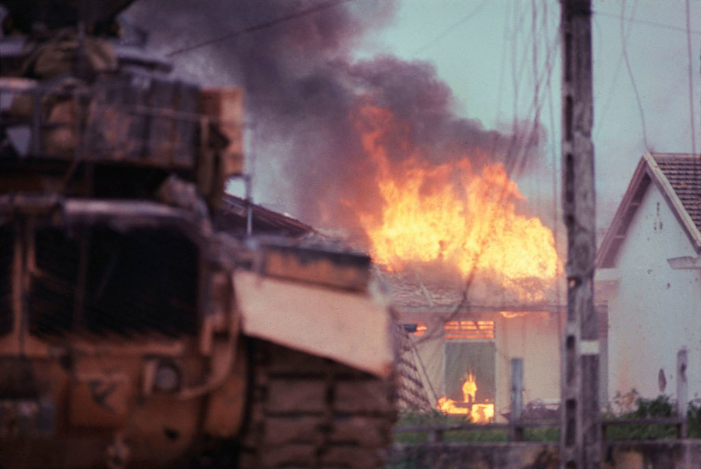 Sự khốc liệt của trận Mậu Thân ở Huế qua ống kính Catherine Leroy.