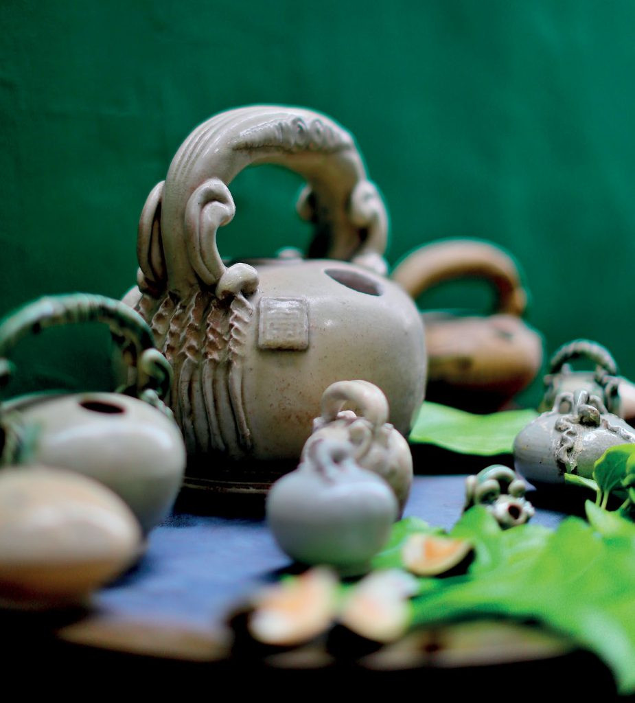 Theo quan niệm của người Việt xưa, cái bình vôi có chức năng như một vị thần cai quản mọi việc thường nhật trong gia đình nên còn được gọi là "Ông bình vôi" hay "Ông vôi", tương tự như "Ông táo" trong bếp.