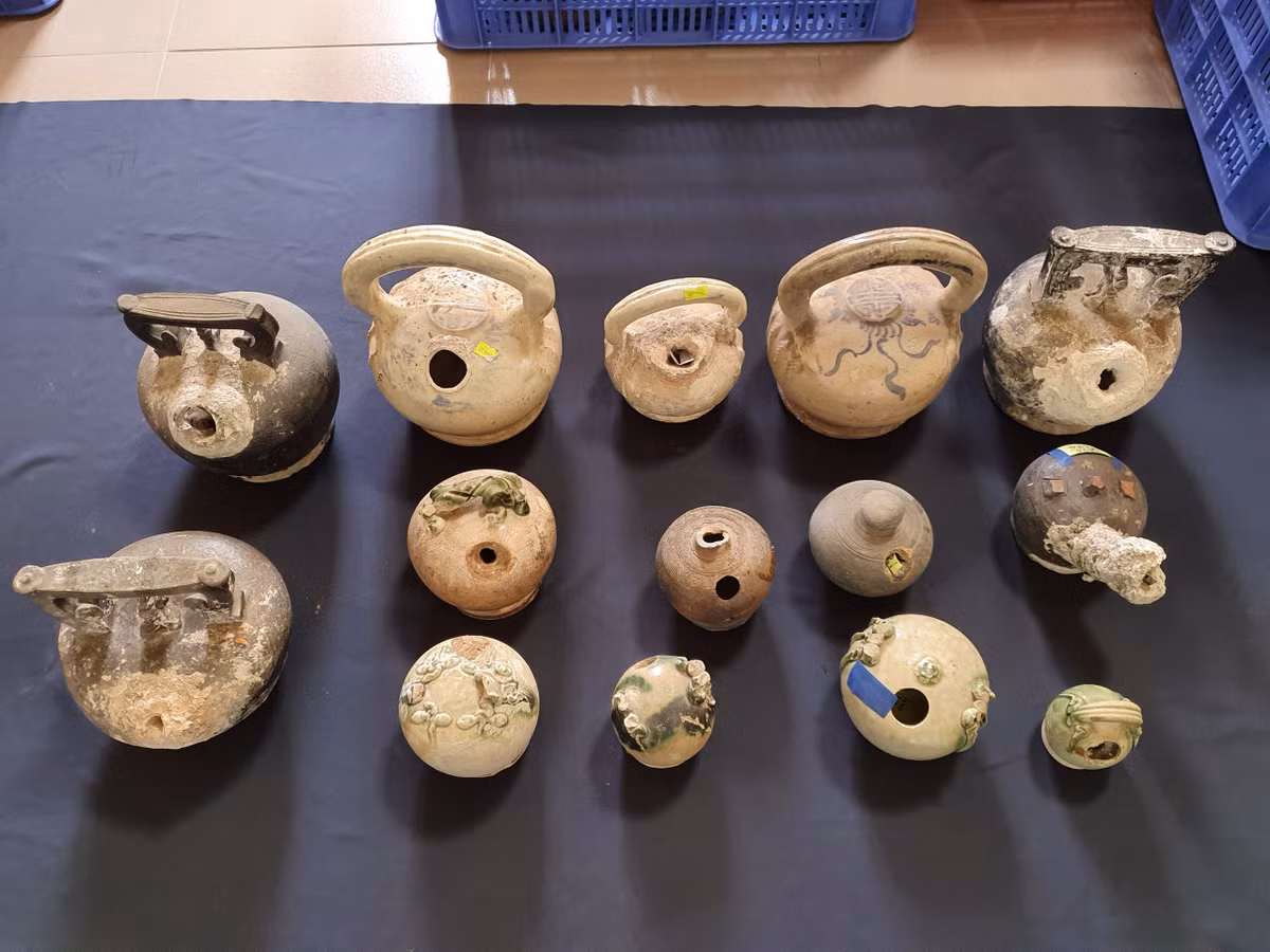 Vì sao người Việt xưa tôn thờ “ông” bình vôi? - Hình 2 Vi sao nguoi Viet xua ton tho “ong” binh voi?-Hinh-2