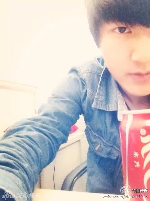 Từ đôi mắt, mái tóc, mũi, miệng của chàng trai này đều được cho là rất giống Lee Min Ho.