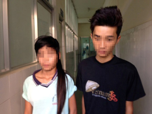 Phúc (phải) và Thạch phải vào bệnh viện Nhi Đồng 1, TP HCM.