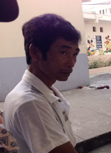 Ông Nguyễn Văn Thanh vô cùng lo lắng cho tình trạng sức khỏe của con trai mình.