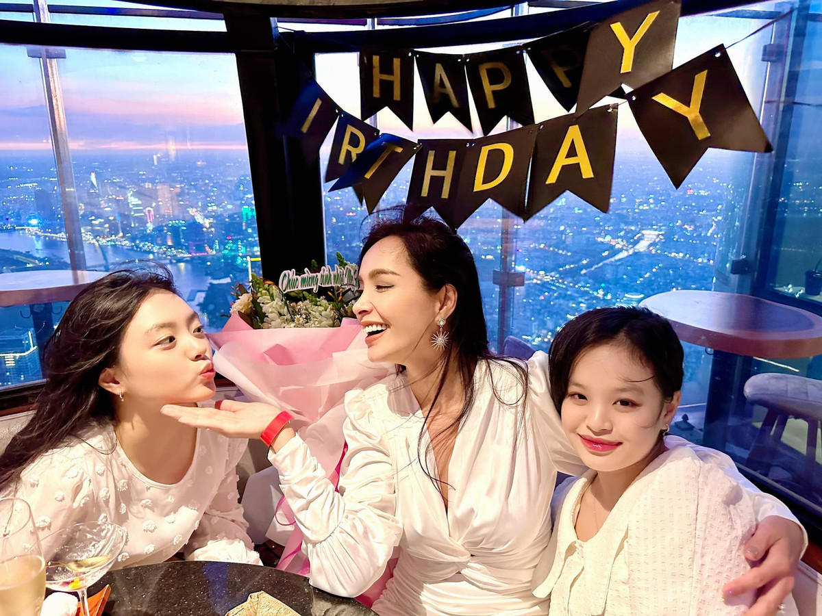 Nhiều người dự đoán, hai con gái nhà cựu siêu mẫu Thúy Hạnh sẽ trở thành mỹ nhân trong tương lai.