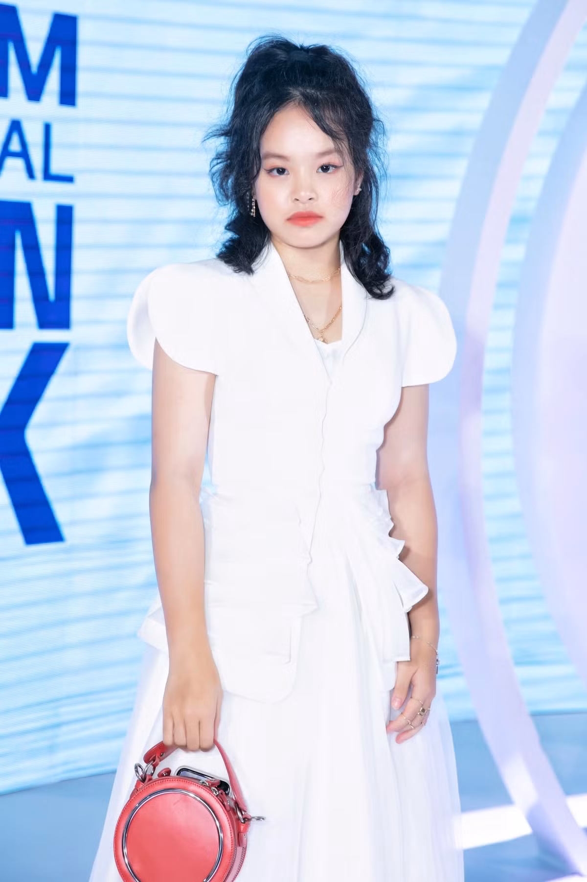 Được biết, Suli sống nội tâm, trách nhiệm và tình cảm.