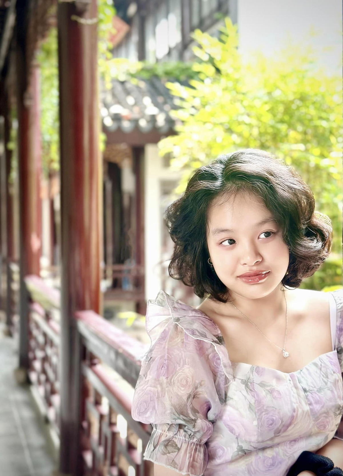 Cựu siêu mẫu Thúy Hạnh từng tiết lộ, con gái lớn của cô thích học violin và đàn tranh. Cô bé cũng thường xuyên chọn đồ giúp mẹ khi dự sự kiện.