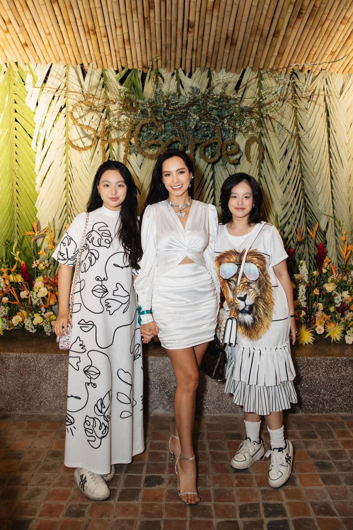 Ba mẹ con cựu siêu mẫu thường xuyên chia sẻ những khoảnh khắc ngọt ngào, tình cảm cùng nhau.