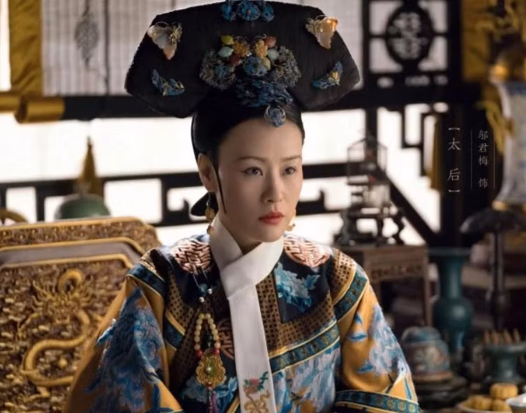 Vat oc giai ma bi mat 'kinh thien' ve me de Can Long