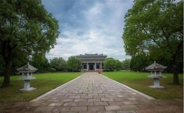 Nổ mìn khai thác đá ai ngờ đụng trúng hang động lạ ảnh 3 Nổ mìn khai thác đá ai ngờ đụng trúng hang động lạ ảnh 3