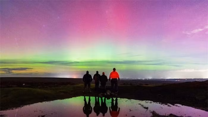 Bao Mat troi cuc dai gay cuc quang day mau sac-Hinh-2