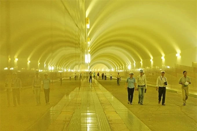 Tại đây du khách còn có thể trải nghiệm hành trình xuôi dòng Sê Can thơ mộng. Nhìn ngắm bức tranh thiên nhiên tươi đẹp cùng với mây trời, sông nước hòa quyện, một bức tranh thiên nhiên hùng vĩ sẽ hiện lên trong tâm trí của mỗi người.