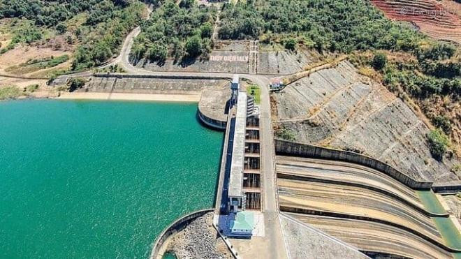 Công trình là một chuỗi các hạng mục kiến trúc cầu kỳ và đẹp, tọa lạc giữa núi rừng và bao quanh là cảnh non sông hùng vĩ, khí hậu trong lành, giao thông thuận tiện. Chính vì thế lượng khách du lịch muốn tìm hiểu nơi đây cũng không hề ít.