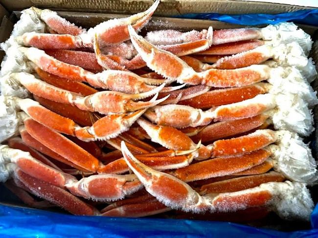 Chan cua tuyet day cho gia sieu re, cua hang ban ngay vai ta-Hinh-2