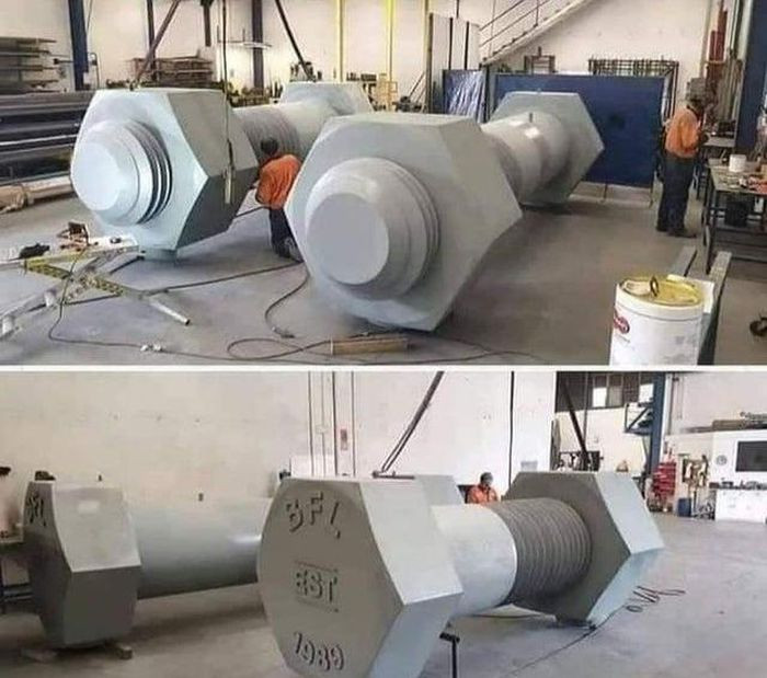 3. Bạn đã bao giờ nhìn thấy mấy cái bu-lông, ốc vít "khủng" đến mức này chưa?