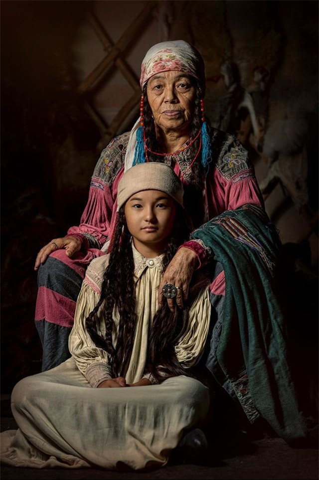 Maria và Aimka, người bản địa Khakas của Siberia.