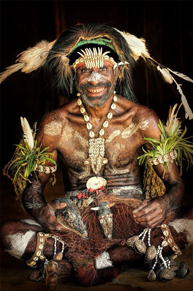 Trưởng lão bộ lạc từ Đông Sepik, Papua New Guinea.
