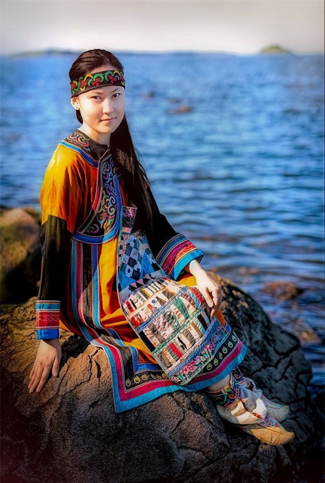 Đây là bức chân dung của Lisa - một trong những đại diện cuối cùng của người Orochi (bờ biển Nhật Bản ở vùng Viễn Đông của Siberia).