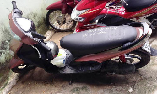 Chiếc xe máy của nạn nhân được công an thu giữ.