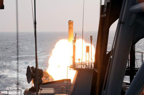 BrahMos phóng theo phương thẳng đứng.