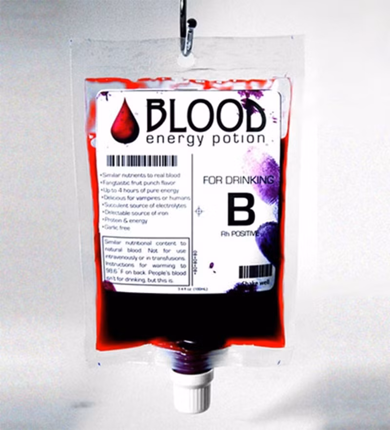 Trường hợp khách hàng không “ưng” màu đỏ rực, họ vẫn có thể thưởng thức đồ uống nguyên chất. Đồ uống ở đây cũng khá bổ dưỡng khi chứa lượng natri, kali, sắt, protein dồi dào.