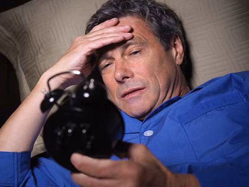 Mất ngủ. Người bị thiếu máu não hiếm khi có được một giấc ngủ sâu. Bệnh nhân cũng thường gặp ác mộng, hoảng sợ về đêm; khi thức dậy dễ cảm thấy mệt mỏi, chán chường không muốn làm việc.