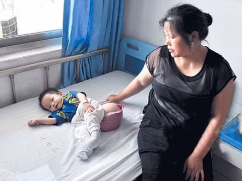 May mắn thay, khối u có thể loại bỏ hoàn toàn và cậu bé sẽ sớm hồi phục.