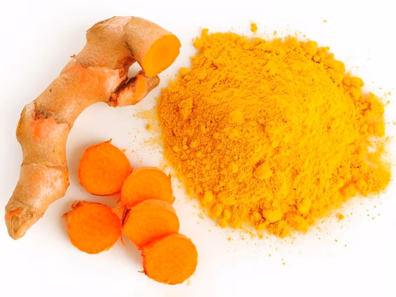 Dùng nghệ tránh nhiễm trùng. Ở Ấn Độ, người dân suy tôn nghệ như một loại “bột thánh” có tác dụng ngăn ngừa nhiễm trùng và điều trị vết thương. Có được khả năng thần kỳ này là nhờ chất curcumin có đặc tính chống viêm và chống oxy hóa mạnh. Ngoài ra, curcumin còn được ghi nhận khả năng ức chế sự sinh sôi nảy nở của các loại vi khuẩn.