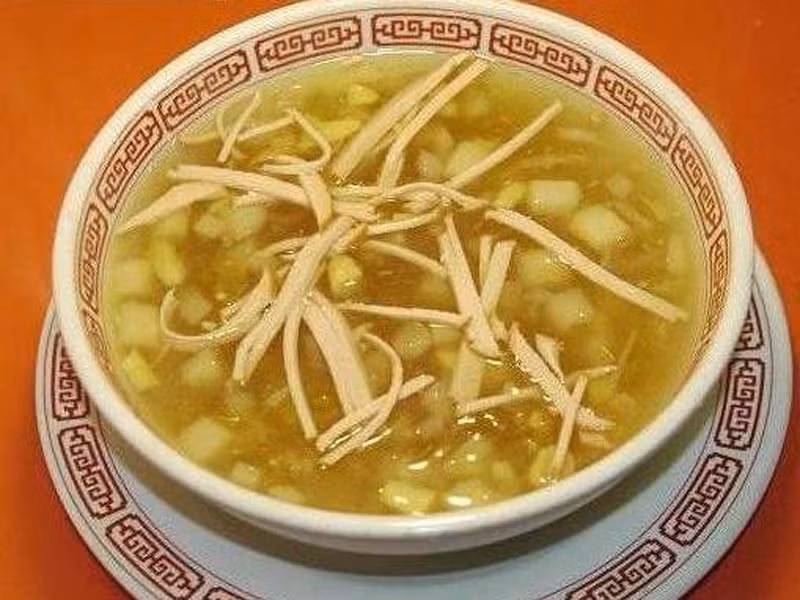 Súp. Súp được bán trong các cửa hàng là loại thực phẩm chứa rất nhiều muối, chất bảo quản và bơ. Chính vì vậy, nếu muốn thưởng thức món ăn mà không đưa vào cơ thể lượng chất bảo quản độc hại thì bạn nên tự tay vào bếp sẽ tốt hơn.