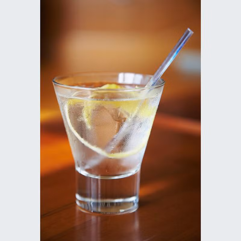 Gin - Tonic. Chìa khóa cho sự thành công của gin – tonic là sự góp mặt của các loại nước bổ dưỡng cùng với rượu gin, soda, đá và chút nước tăng lực. Nhờ đó, gin – tonic có khả năng giúp người uống sảng khoái tinh thần nhanh chóng.